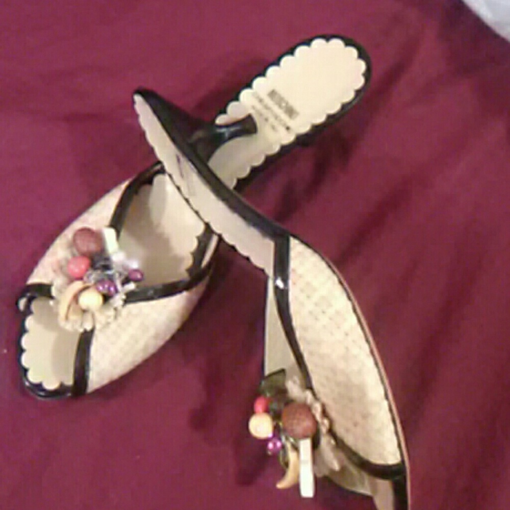 Low heeled sandels